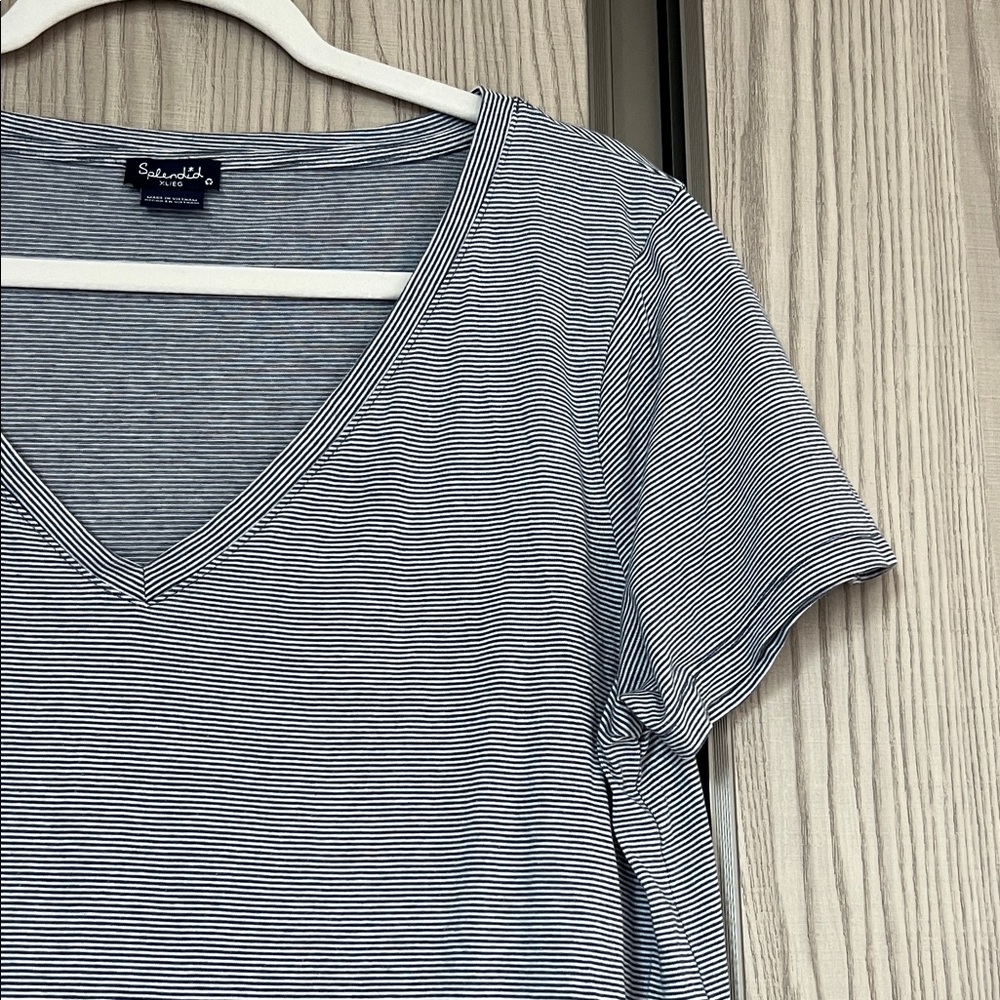 Splendid Light Gray V-Neck Tee - Picture 4 of 5